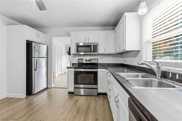 1122 Bel Air Drive NW, North Canton, OH 44720