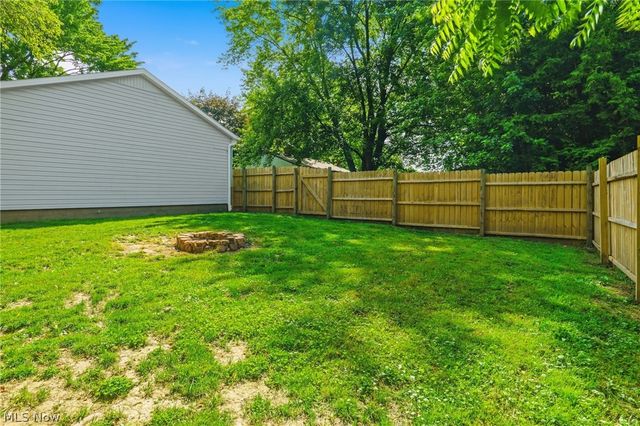 1122 Bel Air Drive NW, North Canton, OH 44720