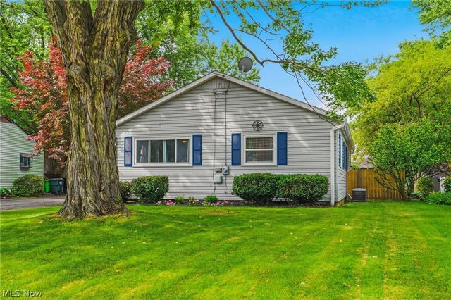 1122 Bel Air Drive NW, North Canton, OH 44720