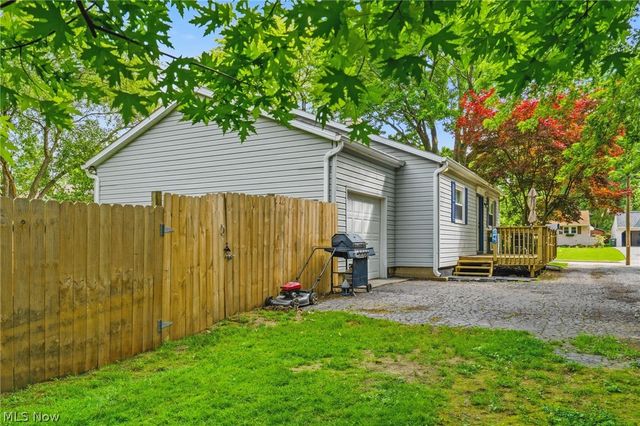 1122 Bel Air Drive NW, North Canton, OH 44720