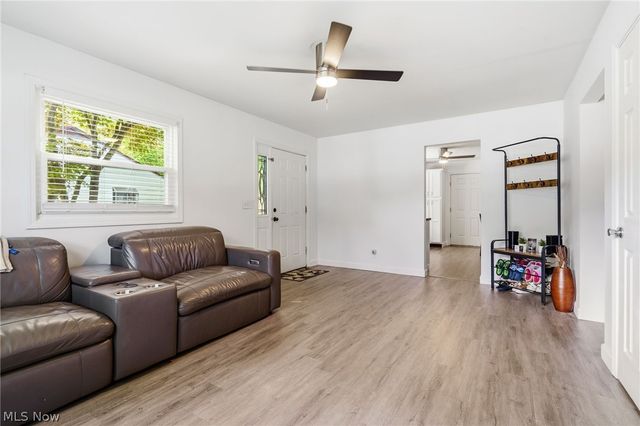1122 Bel Air Drive NW, North Canton, OH 44720