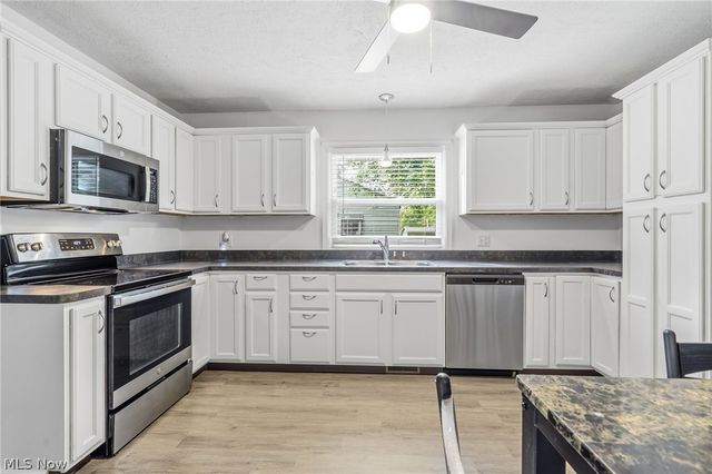 1122 Bel Air Drive NW, North Canton, OH 44720