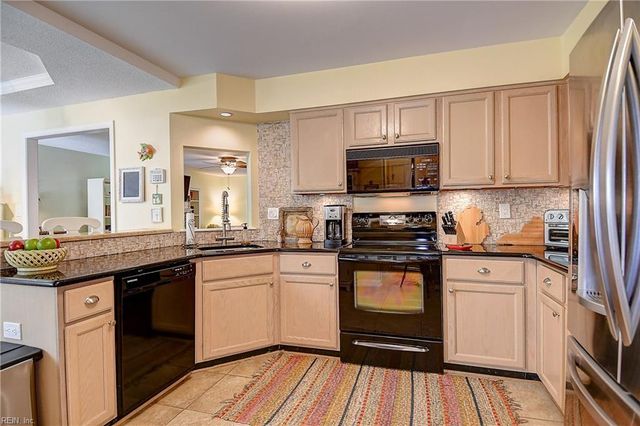 306 Esplanade PL, Chesapeake, VA 23320