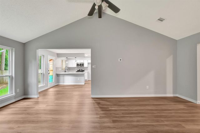 106 N Woodstock Circle Drive, The Woodlands, TX 77381