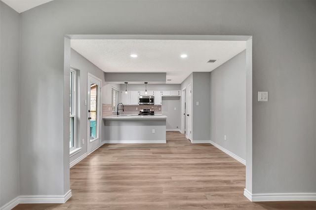 106 N Woodstock Circle Drive, The Woodlands, TX 77381