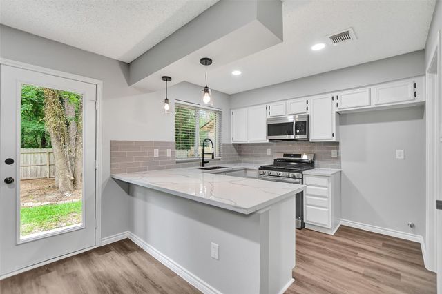 106 N Woodstock Circle Drive, The Woodlands, TX 77381