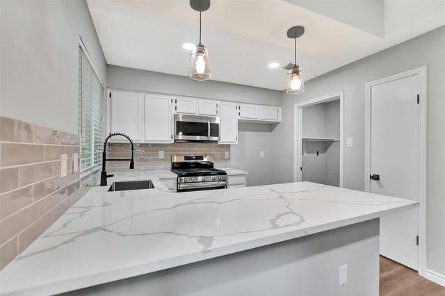 106 N Woodstock Circle Drive, The Woodlands, TX 77381