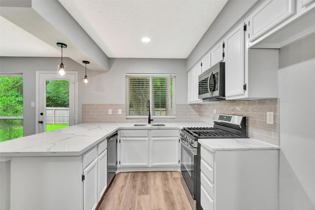 106 N Woodstock Circle Drive, The Woodlands, TX 77381