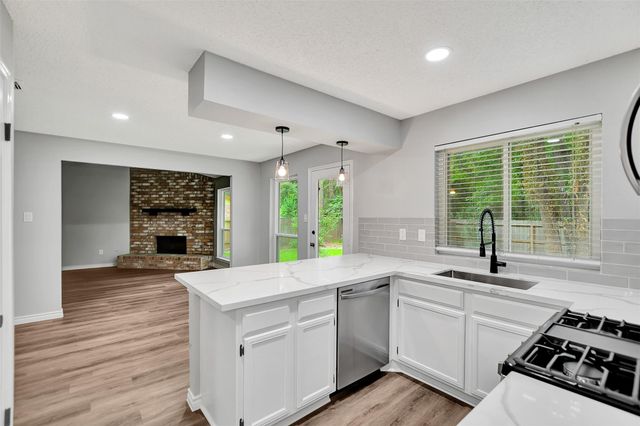 106 N Woodstock Circle Drive, The Woodlands, TX 77381