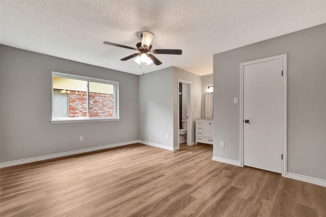 106 N Woodstock Circle Drive, The Woodlands, TX 77381