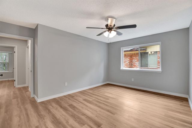 106 N Woodstock Circle Drive, The Woodlands, TX 77381