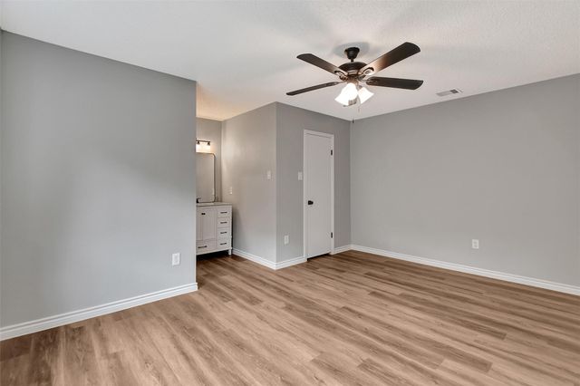 106 N Woodstock Circle Drive, The Woodlands, TX 77381
