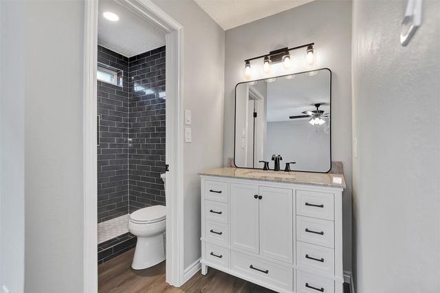 106 N Woodstock Circle Drive, The Woodlands, TX 77381