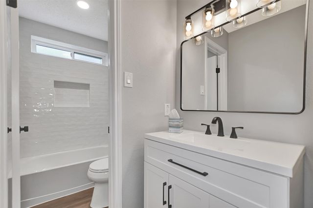 106 N Woodstock Circle Drive, The Woodlands, TX 77381