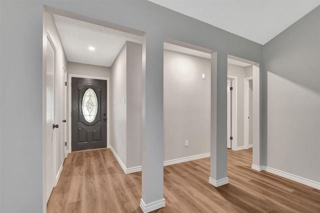 106 N Woodstock Circle Drive, The Woodlands, TX 77381