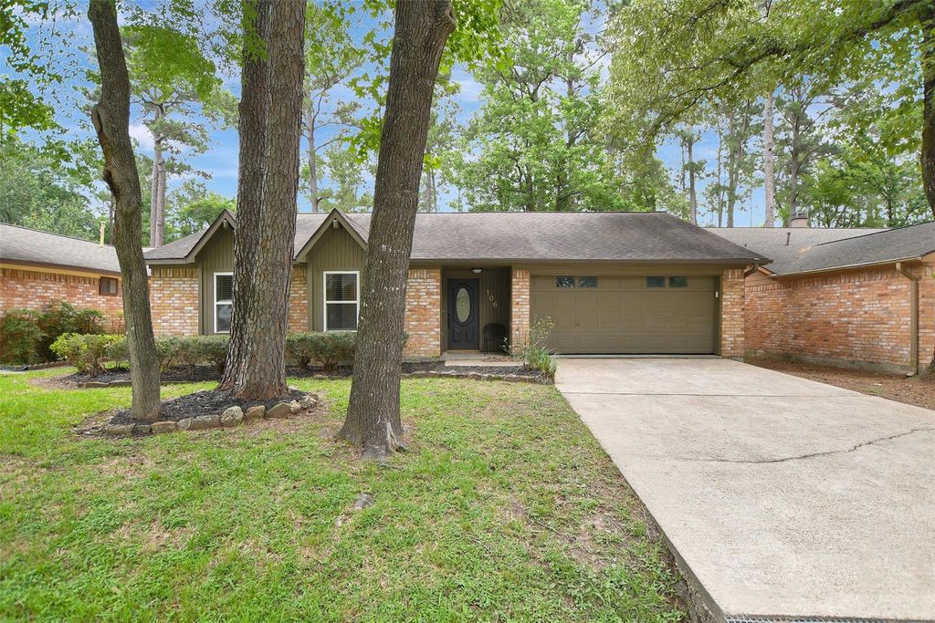 106 N Woodstock Circle Drive, The Woodlands, TX 77381