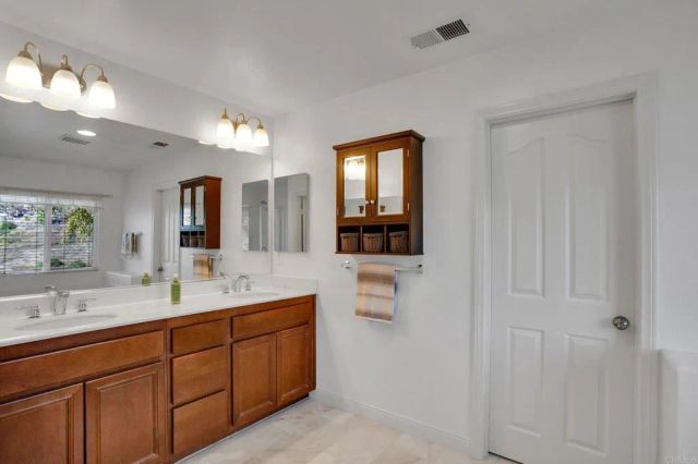 890 Via La Venta, San Marcos, CA 92069