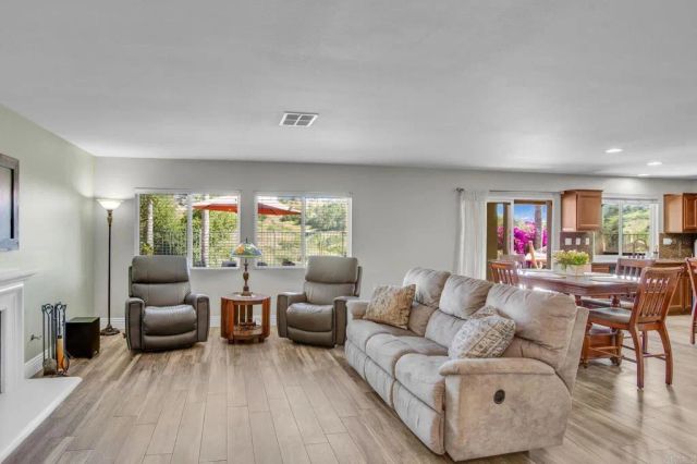 890 Via La Venta, San Marcos, CA 92069