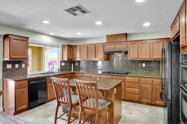 890 Via La Venta, San Marcos, CA 92069