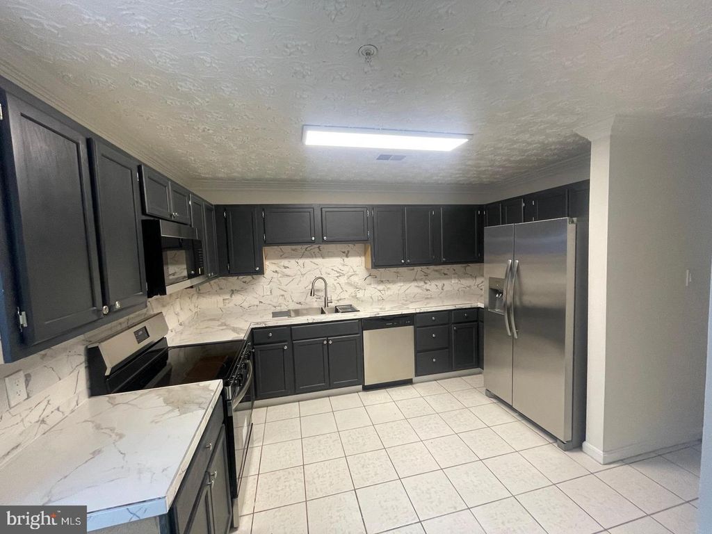 Image 3 of property listing at 11248 HANNAH WAY #8, Upper Marlboro, MD 20774