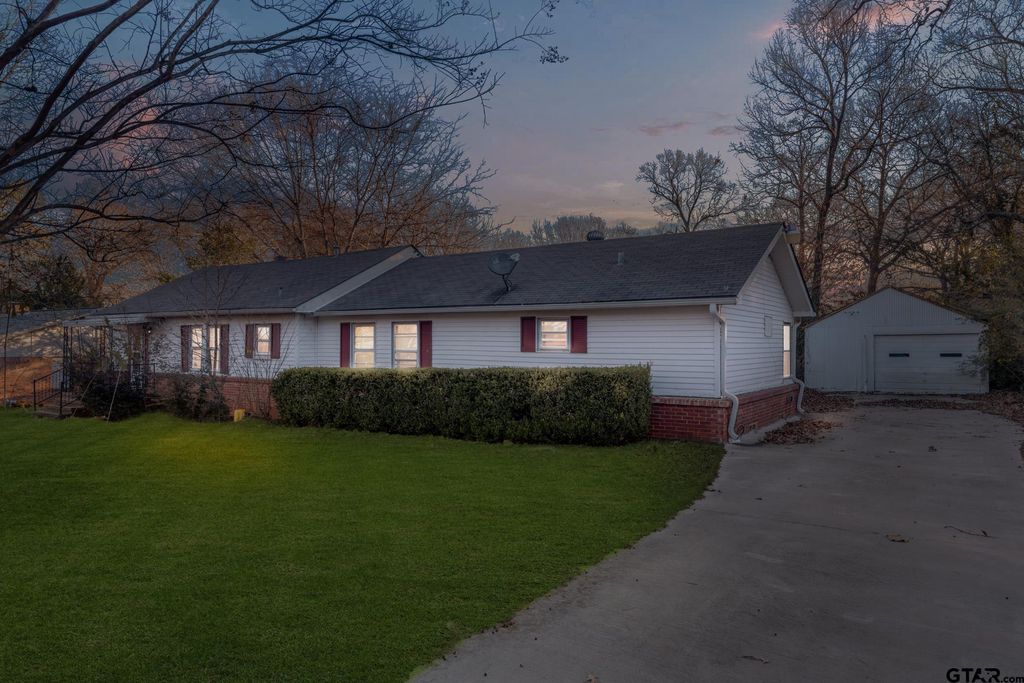 280 Dickard St, Hawkins, TX 75765