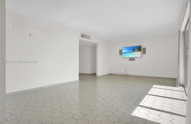 11111 Biscayne Blvd 21C, Miami, FL 33181