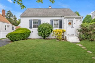 68 Moore Street, New Hyde Park, NY 11040