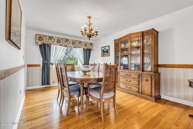 42 Riveredge Road, Tinton Falls, NJ 07724