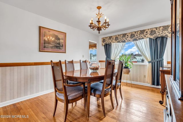 42 Riveredge Road, Tinton Falls, NJ 07724