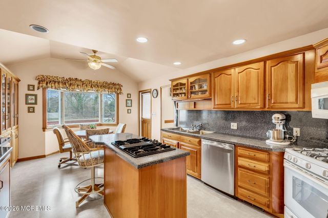42 Riveredge Road, Tinton Falls, NJ 07724