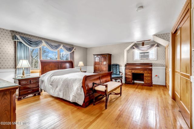 42 Riveredge Road, Tinton Falls, NJ 07724