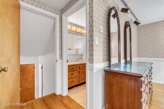 42 Riveredge Road, Tinton Falls, NJ 07724
