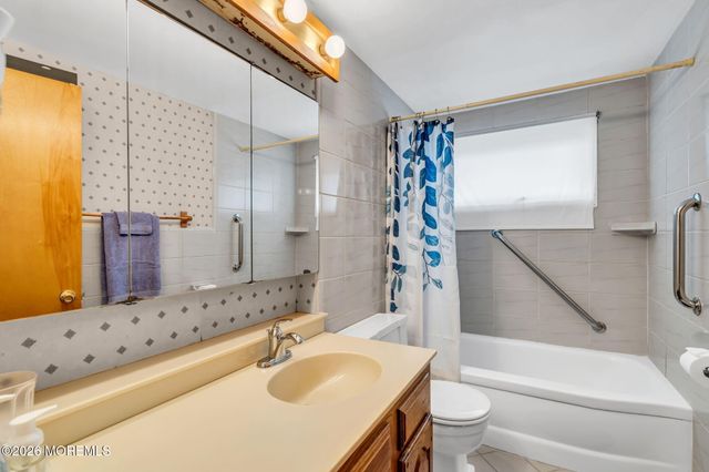 42 Riveredge Road, Tinton Falls, NJ 07724