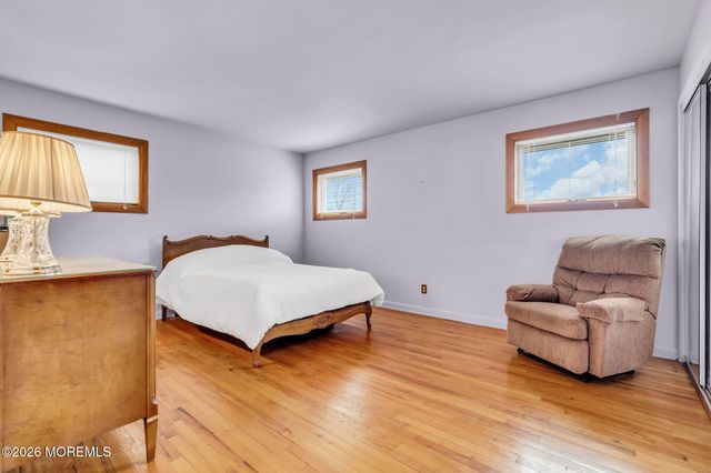 42 Riveredge Road, Tinton Falls, NJ 07724