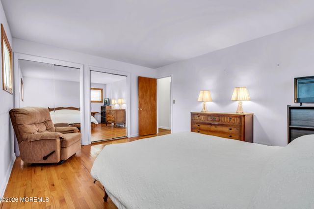 42 Riveredge Road, Tinton Falls, NJ 07724