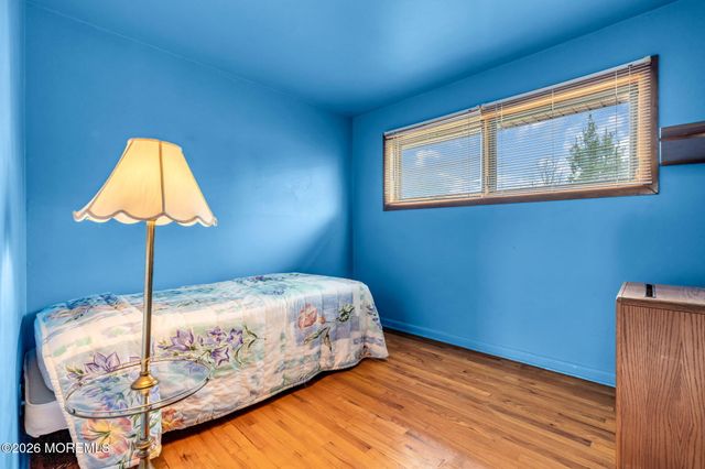 42 Riveredge Road, Tinton Falls, NJ 07724