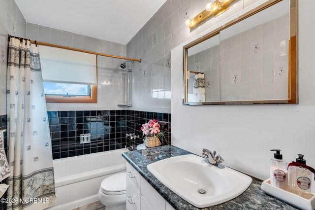 42 Riveredge Road, Tinton Falls, NJ 07724