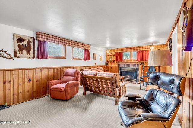 42 Riveredge Road, Tinton Falls, NJ 07724