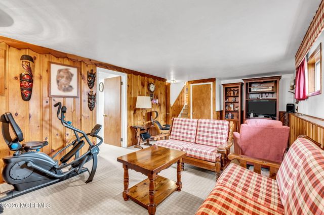 42 Riveredge Road, Tinton Falls, NJ 07724