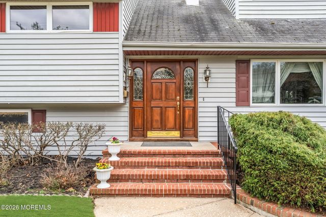 42 Riveredge Road, Tinton Falls, NJ 07724