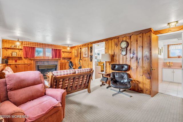 42 Riveredge Road, Tinton Falls, NJ 07724