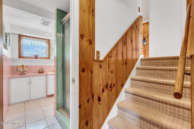 42 Riveredge Road, Tinton Falls, NJ 07724