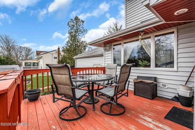 42 Riveredge Road, Tinton Falls, NJ 07724