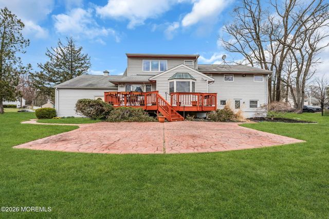 42 Riveredge Road, Tinton Falls, NJ 07724