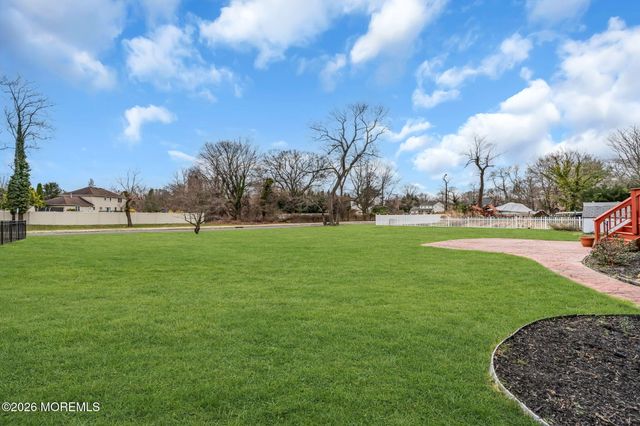 42 Riveredge Road, Tinton Falls, NJ 07724