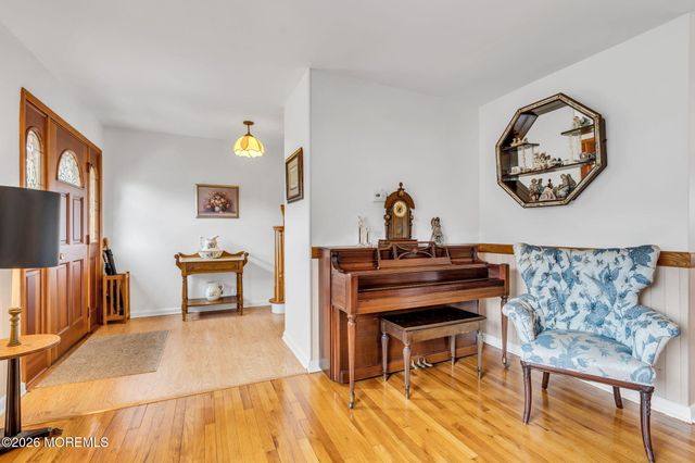 42 Riveredge Road, Tinton Falls, NJ 07724