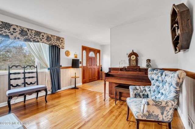 42 Riveredge Road, Tinton Falls, NJ 07724