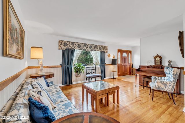 42 Riveredge Road, Tinton Falls, NJ 07724