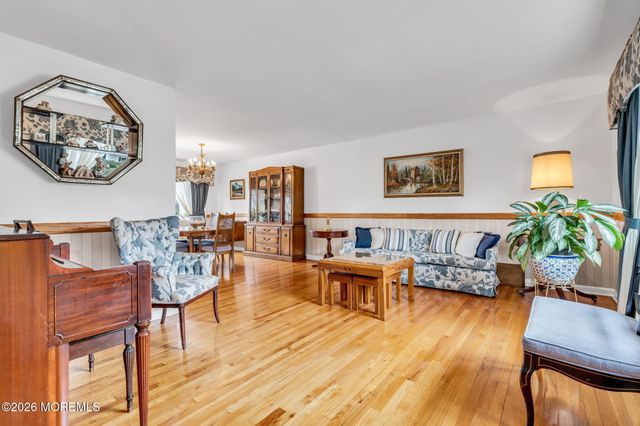 42 Riveredge Road, Tinton Falls, NJ 07724