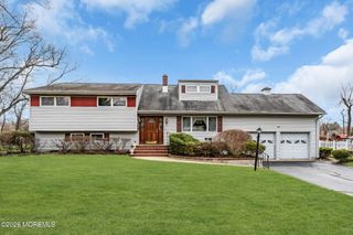 42 Riveredge Road, Tinton Falls, NJ 07724